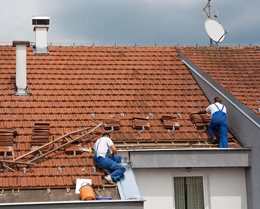 Vid fukt på vinden, se till att ditt tak är i bra skick