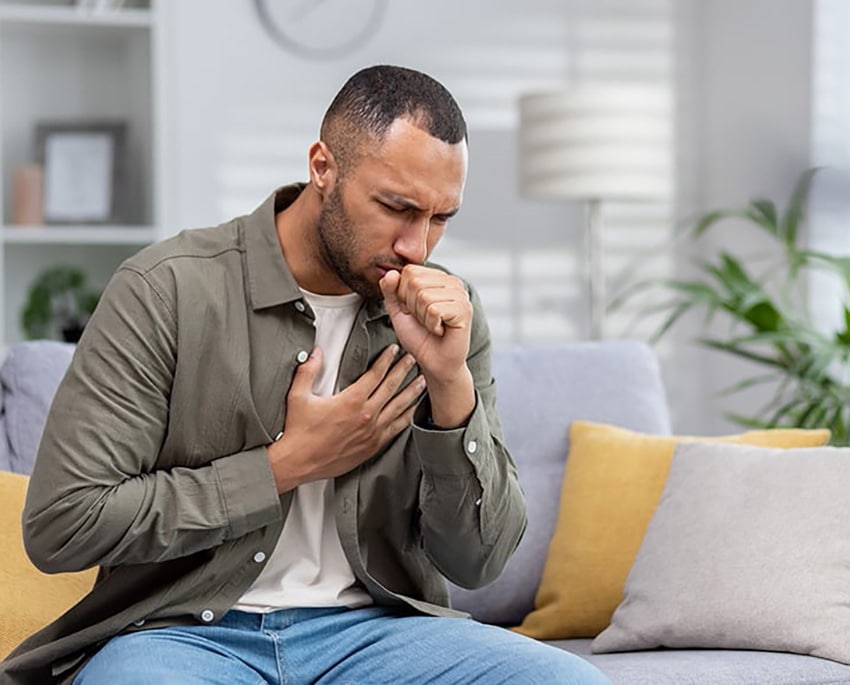 Mögel producerar allergener, irriterande ämnen och i vissa fall toxiska ämnen. Andning av mögelsporer kan leda till allergiska reaktioner, astmaanfall och andra respiratoriska problem
