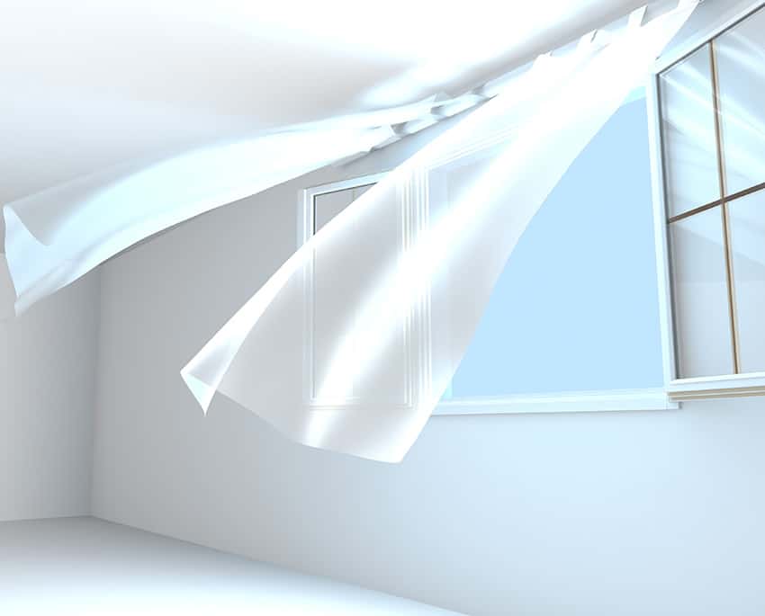 Vädring kan hjälpa till att minska fuktigheten, vilket kan förhindra mögelväxt, men det tar inte bort redan befintligt mögel