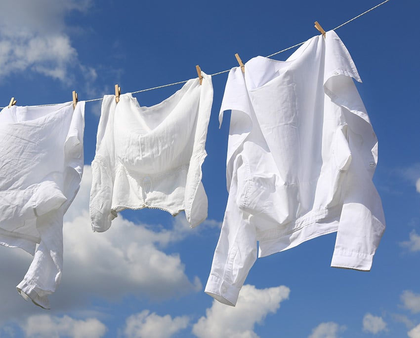 För att förhindra nya uppkomster av mögel är det mycket viktigt att använda sig av förebyggande åtgärder såsom att vädra för frisk luft, använda fläkten vid matlagning och att torka kläderna ute