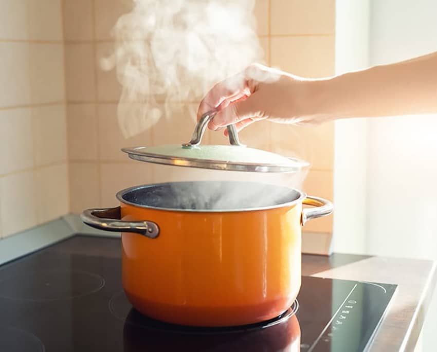 Den relativa luftfuktigheten (RF) anger hur mycket vattenånga luften innehåller i förhållande till den maximala mängd den kan hålla vid en viss temperatur