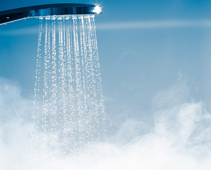 Hålla badrummet rent och torrt, exempelvis genom att torka av väggar och golv efter dusch